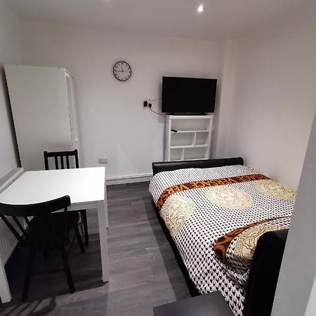 Studio Self Contained Double Bedroom Londres Exterior foto